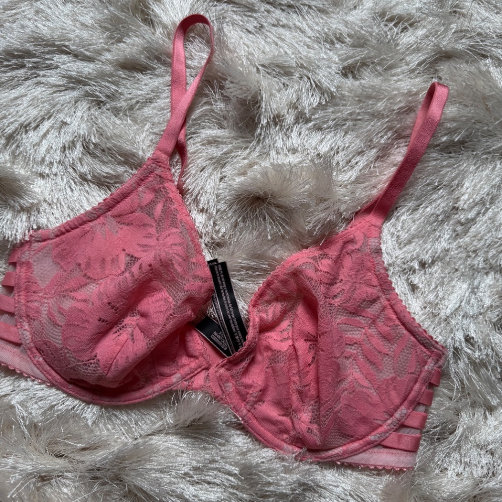 Sheer cup lace VS bra with side hardware detail. - Picture 8 of 10